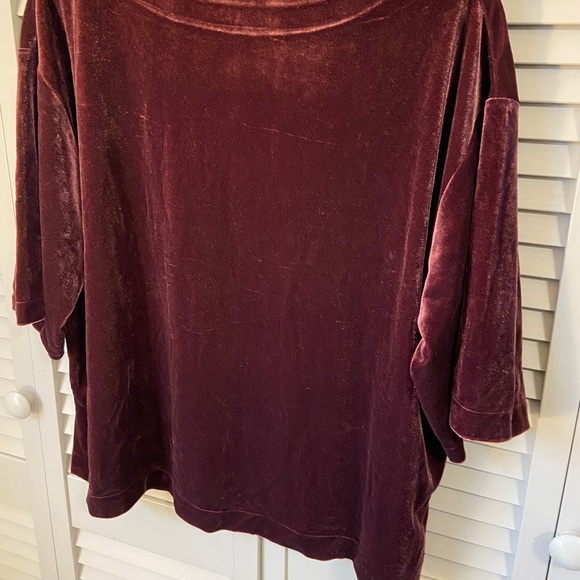 💋 UNIQLO Maroon Velvet Top - Medium - Picture 2 of 3